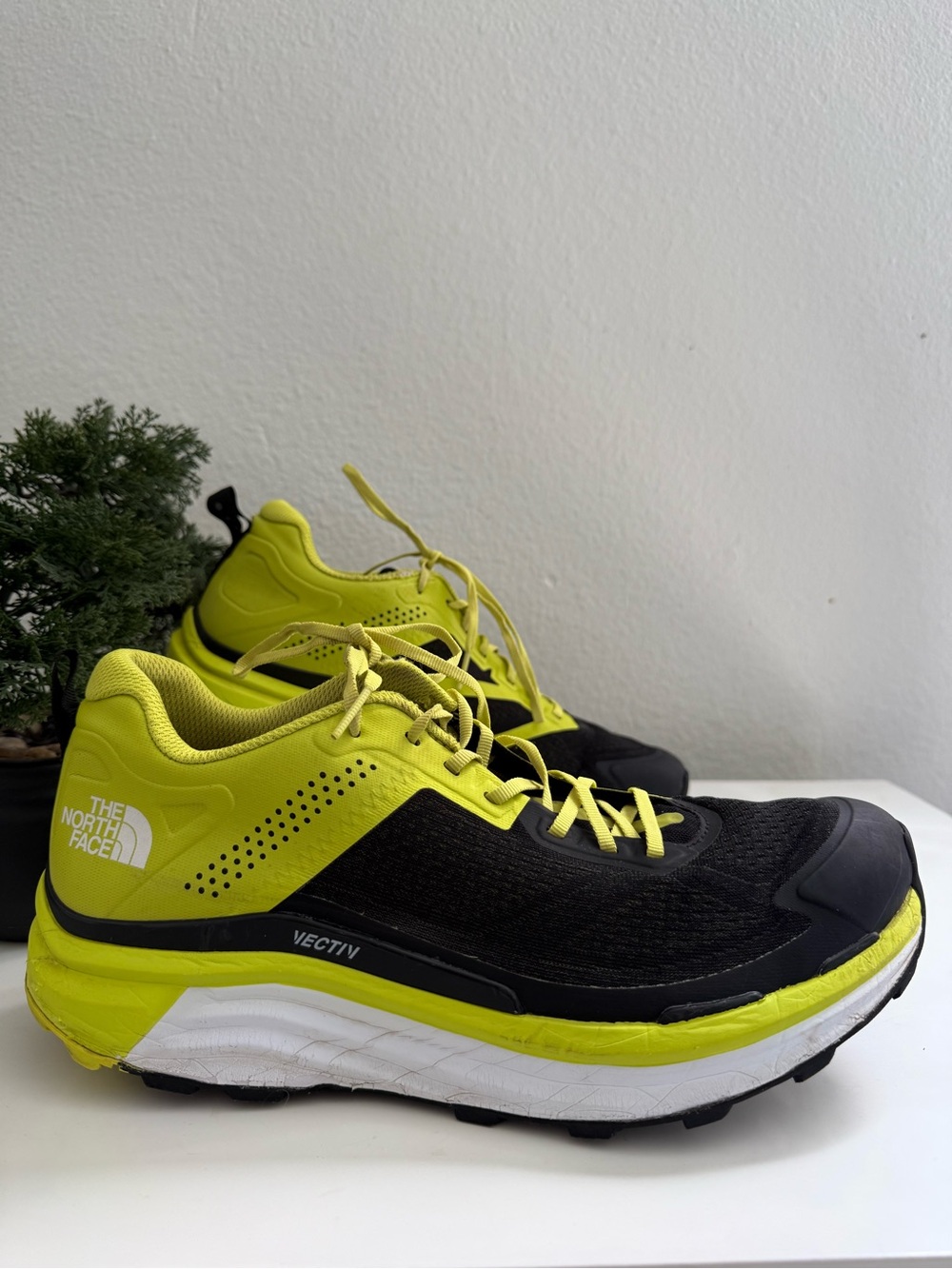 The North Face VECTIV Men size 10.5 Running Shoes in Neon Yellow and Black